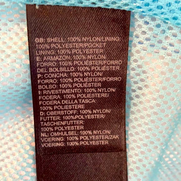 Boys North Face Light Weight/Rain Jacket w/hood - Picture 7 of 7